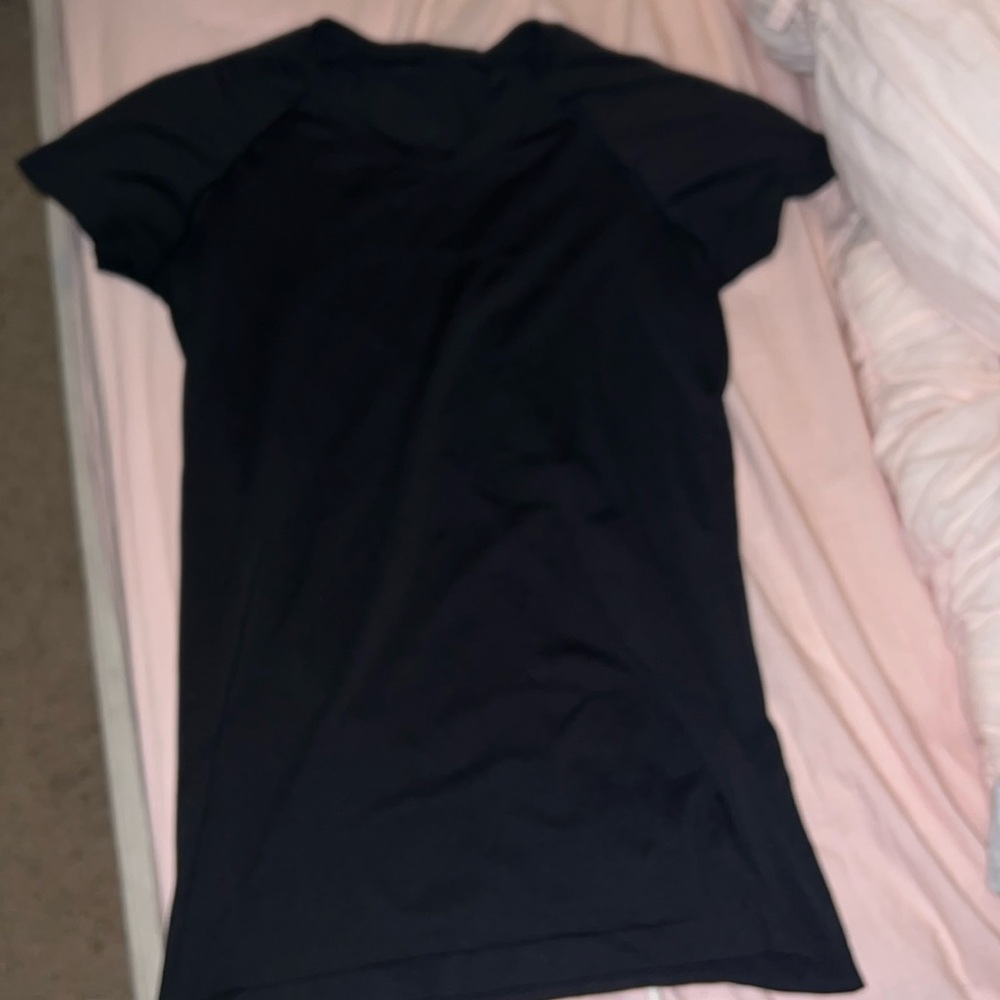 Regular length black swiftly tech tee. Size 6